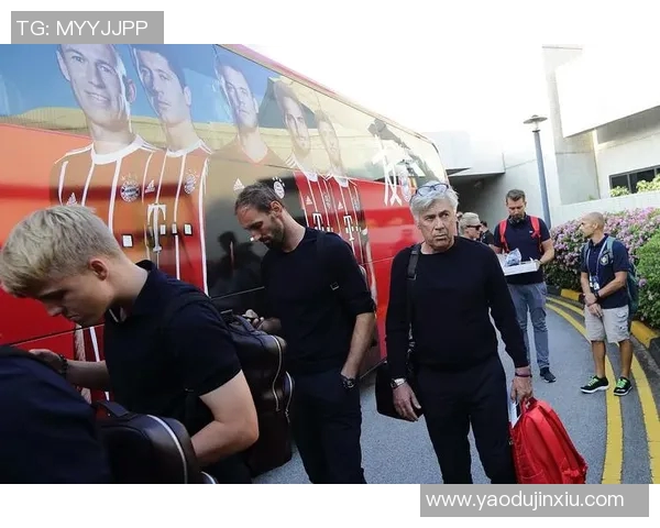 外国足球明星亲临重庆展开友谊赛引发球迷热烈追捧与期待